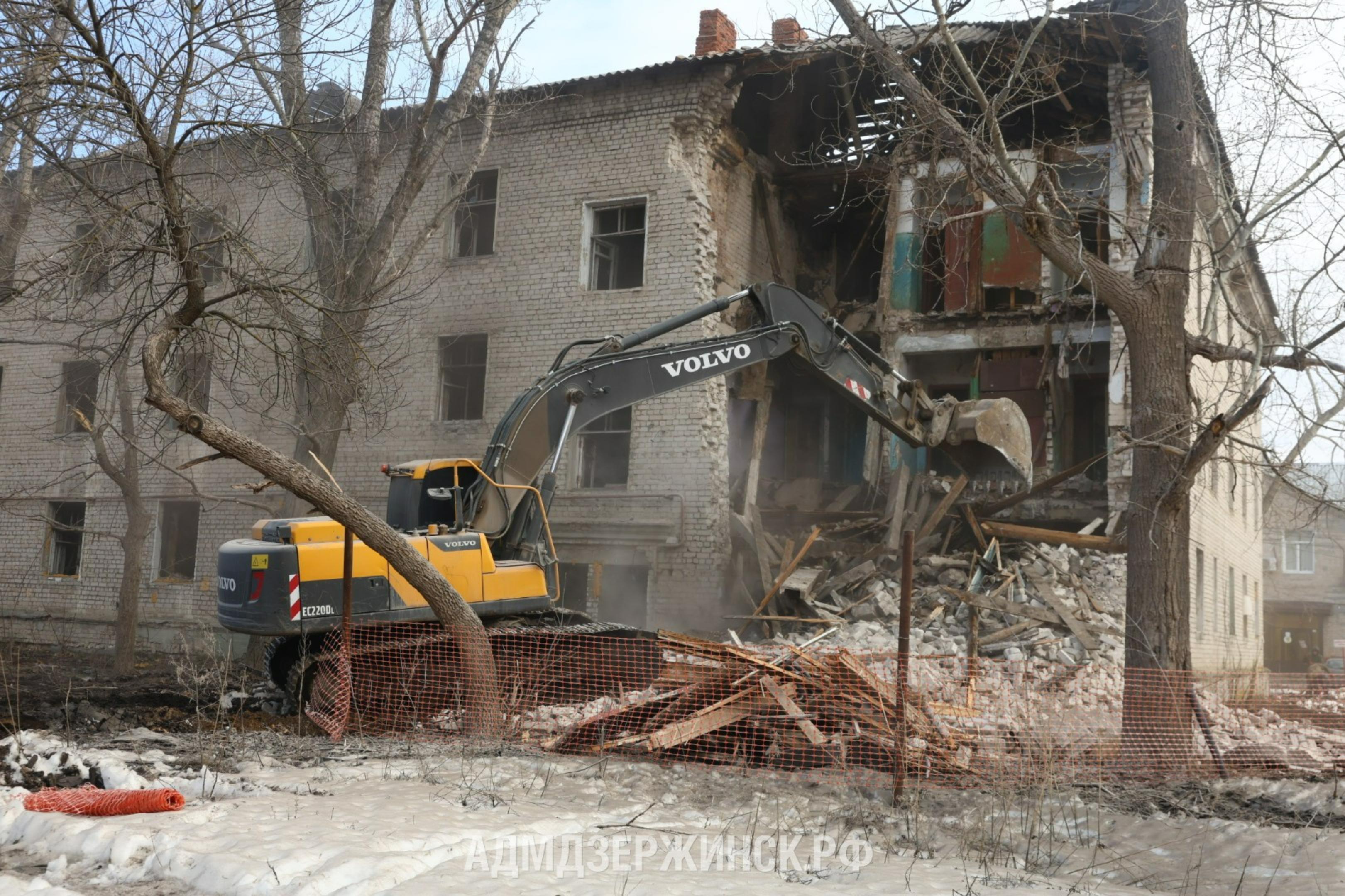 В Дзержинске сносят аварийный дом на улице Студенческой - Администрация  города Дзержинска